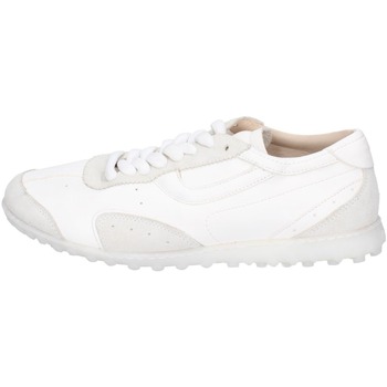 Παπούτσια Γυναίκα Sneakers Moma BC846 PER00A-PERD Άσπρο