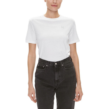 Υφασμάτινα Γυναίκα T-shirt με κοντά μανίκια Calvin Klein Jeans LOGO EMBRO BADGE REGULAR FIT T-SHIRT WOMEN ΛΕΥΚΟ