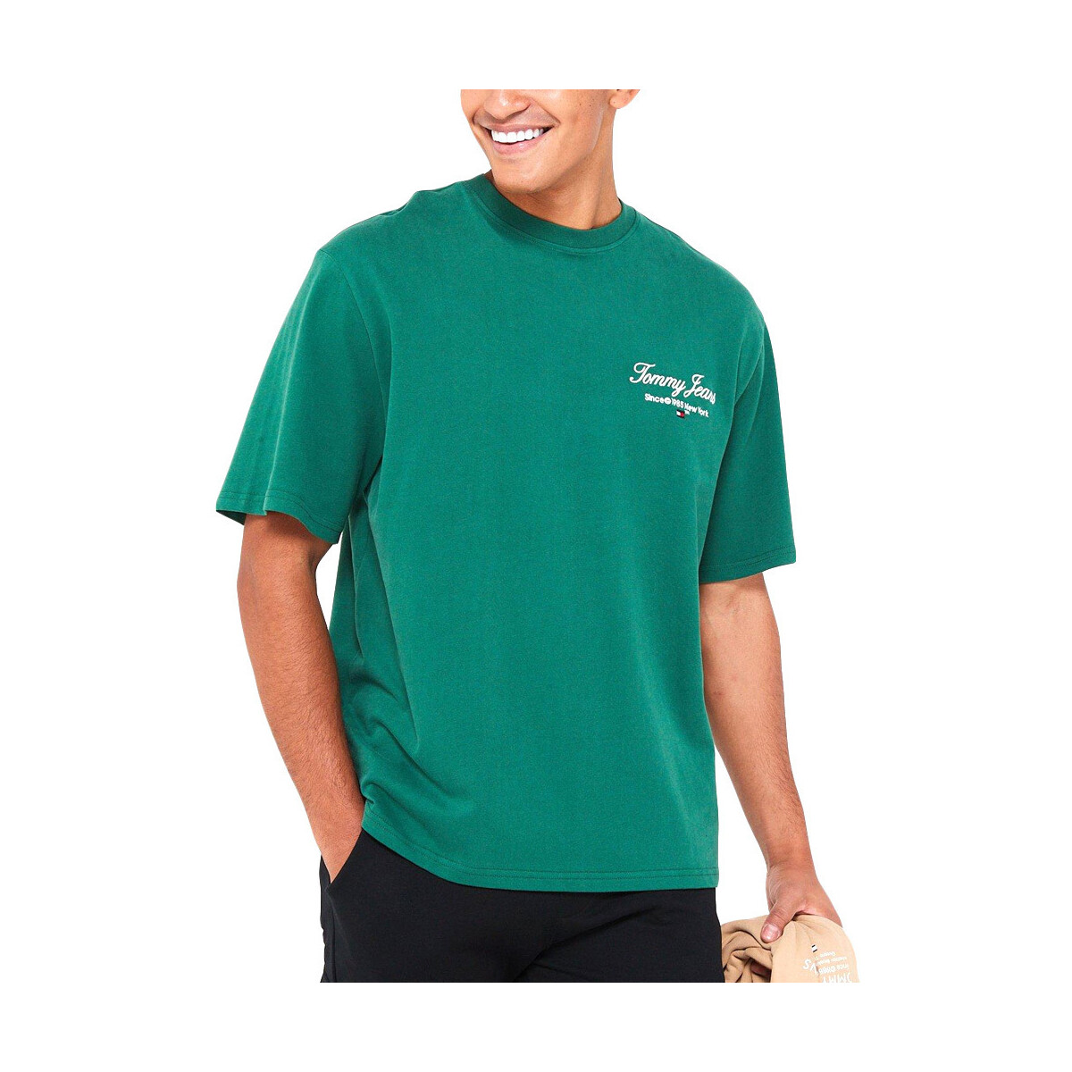 Υφασμάτινα Άνδρας T-shirt με κοντά μανίκια Tommy Hilfiger TOMMY JEANS SERIF LUXE OVERSIZED FIT T-SHIRT MEN ΠΡΑΣΙΝΟ